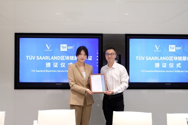 Youdi Chen, Deputy General Manager of TÜV Saarland Shanghai and Sunny Lu, Co-founder & CEO of VeChain