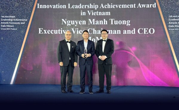 MoMo’s Executive Vice Chairman and CEO, Mr. Nguyen Manh Tuong, receives Asian Banker’s Prestigious “Innovation Leadership Award” for 2023