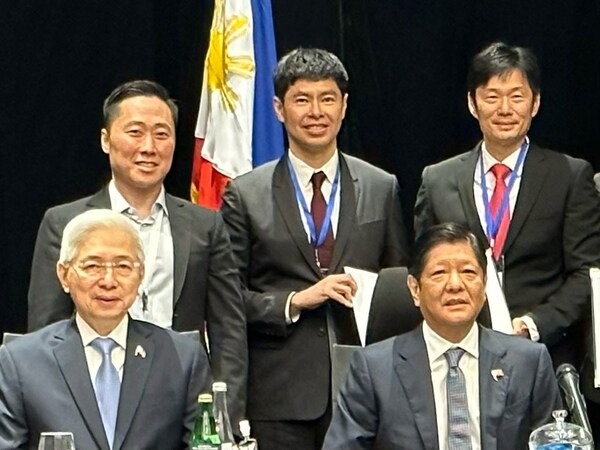 MYEG’s collaboration agreement with Philippines Bureau of Customs (“BOC”) and Cargo Data Exchange Center (“CDEC”) to digitalise Philippines trade using Zetrix Blockchain, witnessed by Philippine President Ferdinand Marcos Jr (front, right) and Alfredo Pascual, Secretary of Trade and Industry of Philippines (front, left).