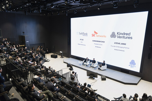 Overview of the 'AI WAVE 2023' event presented by Kindred Ventures in collaboration with SK Networks and SoftBank Ventures Asia, focusing on sharing insights in the AI field.