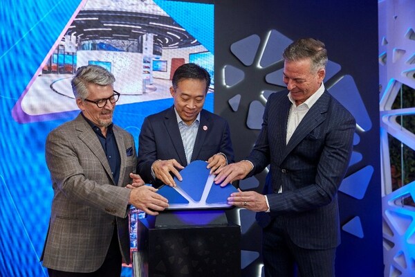 (From L to R) Jack Forestell, Chief Product and Strategy Officer, Visa; Png Cheong Boon, Chairman of the Singapore Economic Development Board; and Stephen Karpin, President, Asia Pacific, Visa, laying symbolic building blocks to launch the revamped Visa Singapore Innovation Center officially